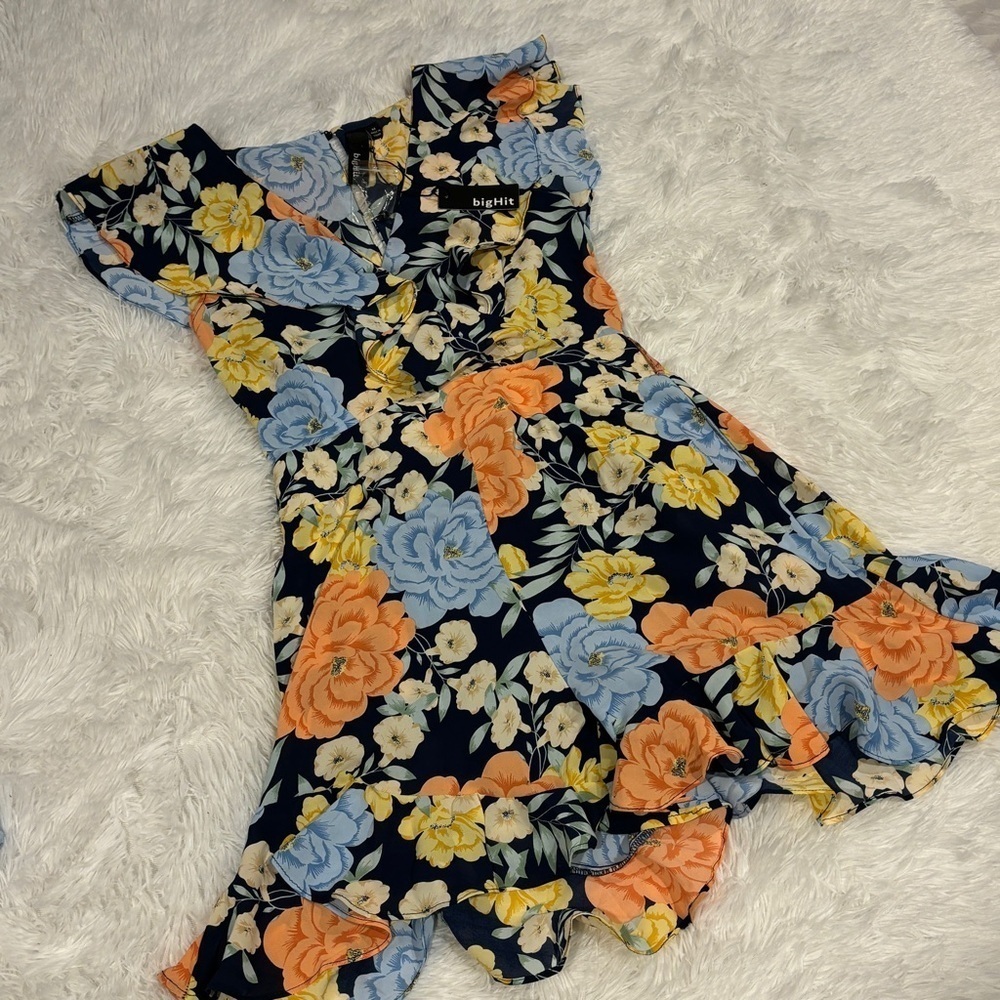 BigHIT Floral Blue ruffled sleeeve wrap top vneck Dress NWT medium